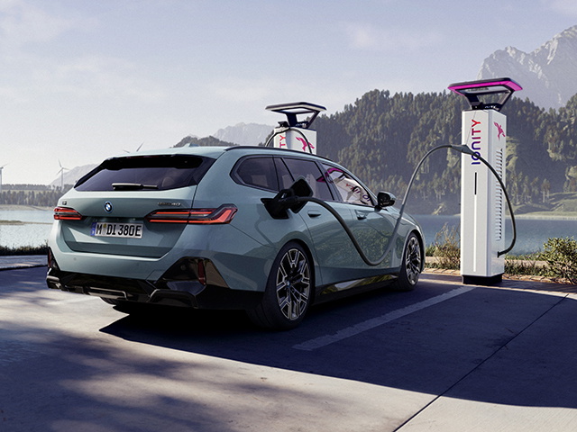BMW i5 TOURING