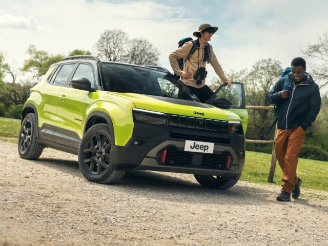 https://cdn-ic.caraffinity.it/big/IT-JEEP-AVENGER-4XE-202607.JPG