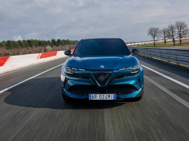 https://cdn-ic.caraffinity.it/big/PT-ALFA-ROMEO-JUNIOR-HYBRID-202505.JPG
